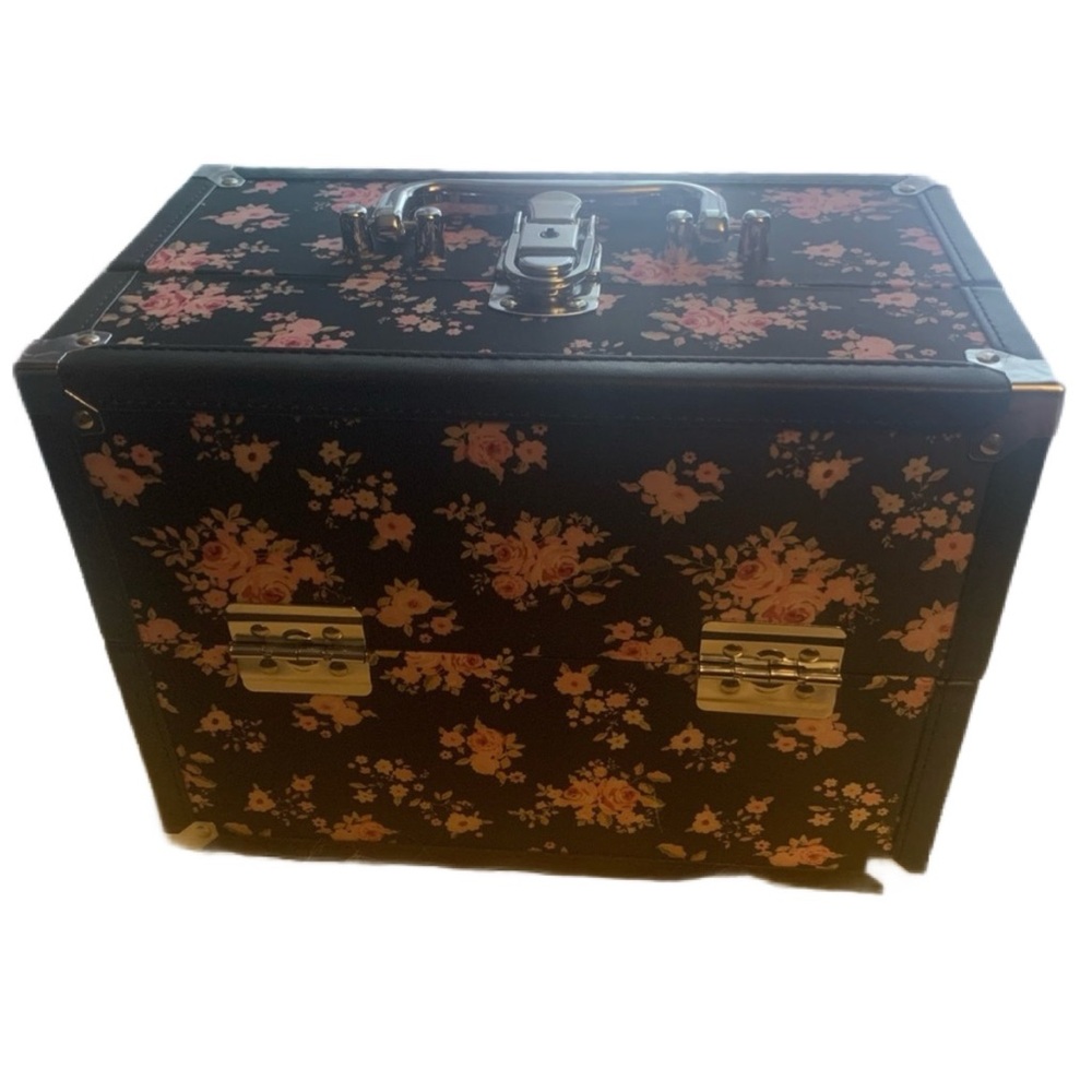 FOREVER 21 PROFESSIONAL MAKE UP TRAIN CASE - BLACK FLORAL (NEW WITH TAGS)